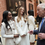 Ο βασιλιάς Κάρολος έζησε το χολιγουντιανό όνειρο – Ποια καλλονή συνάντησε και έμεινε άναυδος