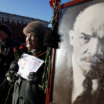 Αντίο Λένιν: Οι Ρώσοι αποχαιρετούν τον ταριχευμένο ηγέτη – Κλείνει το μαυσωλείο