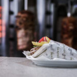 Σουβλάκι από… χρυσό – Από 3,50 έως 5 ευρώ η τιμή για ένα τυλιχτό