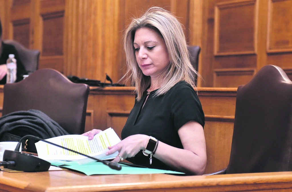 ΑΛΛΑΓΗ ΡΟΛΟΥ, από μάνα πολιτικός