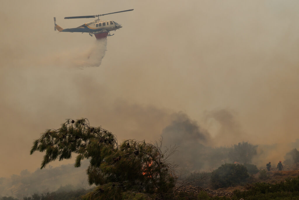 Φωτιά στη Χίο: Άλλο ένα βράδυ μάχης με τις φλόγες – Η κατάσταση στο πύρινο μέτωπο