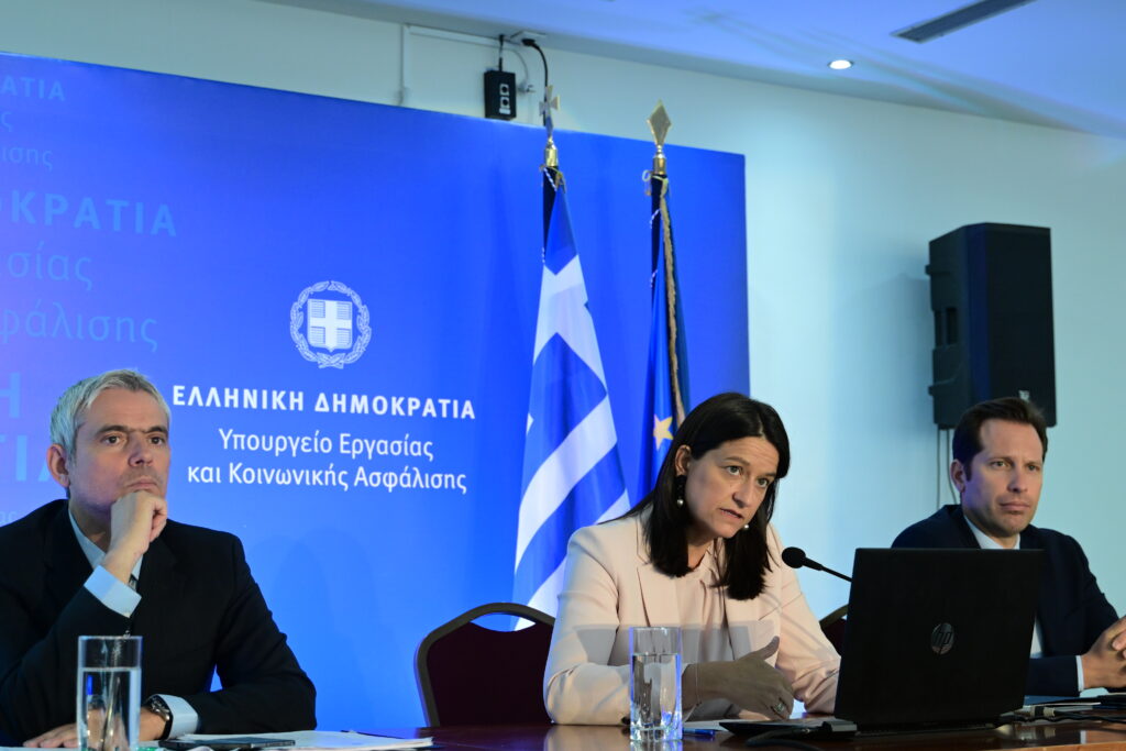 Υπουργείο Εργασίας: Τέσσερα fake news και τέσσερις αλήθειες για το νέο νομοσχέδιο του Υπουργείου Εργ