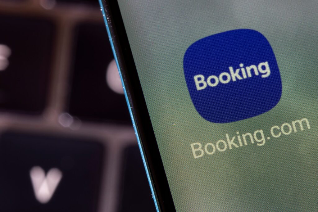 Χάος στην Ισπανία: Η Booking.com καταργεί 4.000 ενοικιαζόμενα καταλύματα – Ήταν καταχωρημένα παράνομα