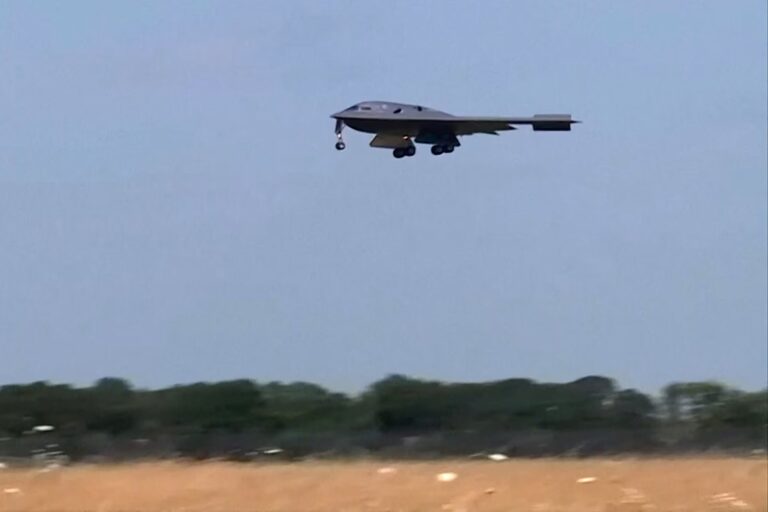 Κρίση στη Μέση Ανατολή: Εκρήξεις στην Τεχεράνη – Πύραυλοι πάνω από την Ιερουσαλήμ – Άλμα στις τιμές πετρελαίου – Βαλλιστικός πύραυλος στο Ασντότ του Ισραήλ