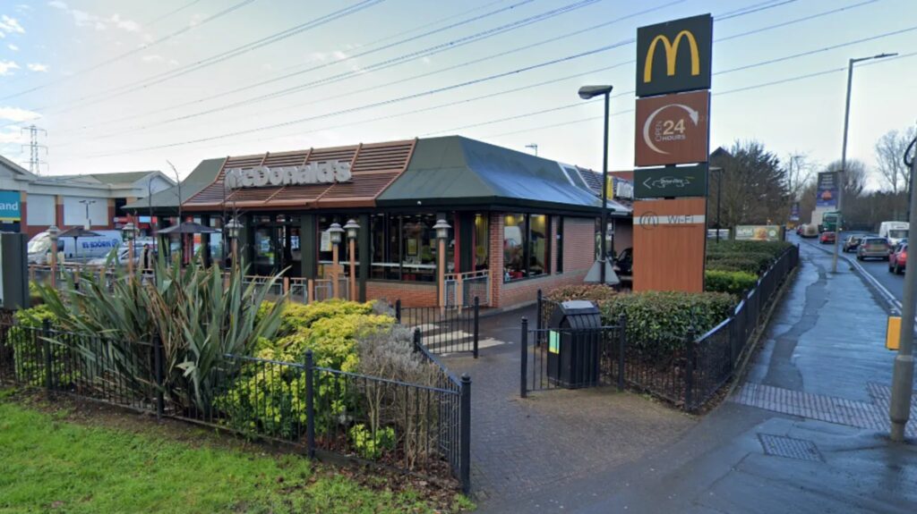Επίθεση με χημική ουσία σε McDonald’s: Έξι άτομα στο νοσοκομείο – Μυστήριο γύρω από το κ
