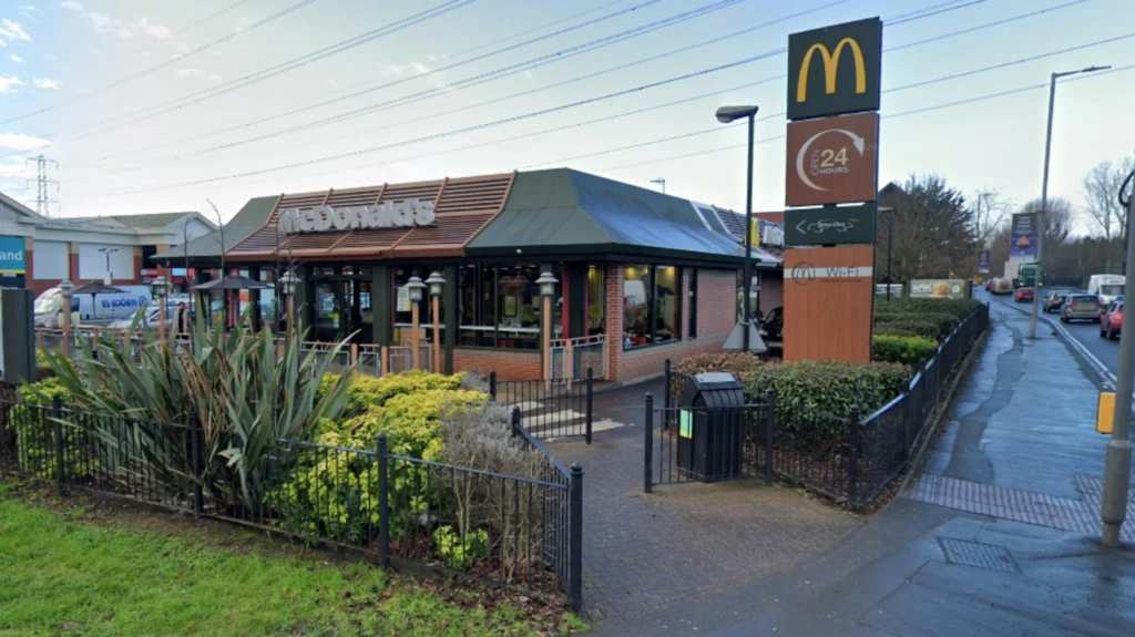 Επίθεση με χημική ουσία σε McDonald’s: Έξι άτομα στο νοσοκομείο – Μυστήριο γύρω από το κίνητρο