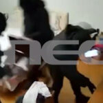 Βαρυμπόμπη: Καρέ καρέ η στιγμή που 4 κουκουλοφόροι εισβάλλουν σε σπίτι