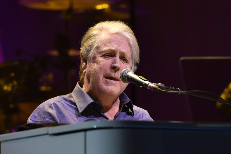 Πέθανε ο θρυλικός Μπράιαν Γουίλσον των Beach Boys