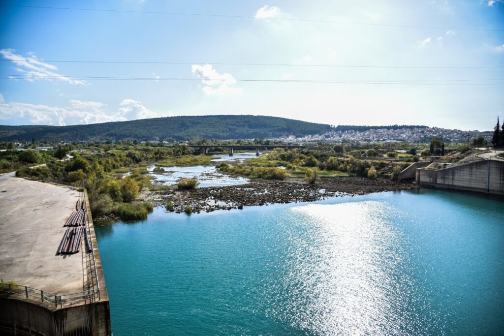 Άρτα: Δύο ανήλικα παιδιά ανασύρθηκαν χωρίς τις αισθήσεις τους από τον ποταμό Άραχθο