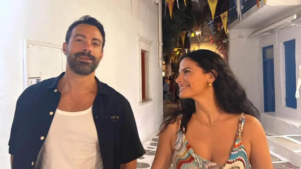 Χριστίνα Μπόμπα: Το φόρεμα 990 ευρώ που φόρεσε για να συνοδεύσει τον Τανιμανίδη βράδυ στη Μύκονο