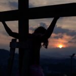 Καθολική Εκκλησία: Επιβεβαιώνει το θαύμα – Ο Χριστός εμφανίστηκε πάνω σε άρτο κατά τη διάρκεια Θείας Κοινωνίας