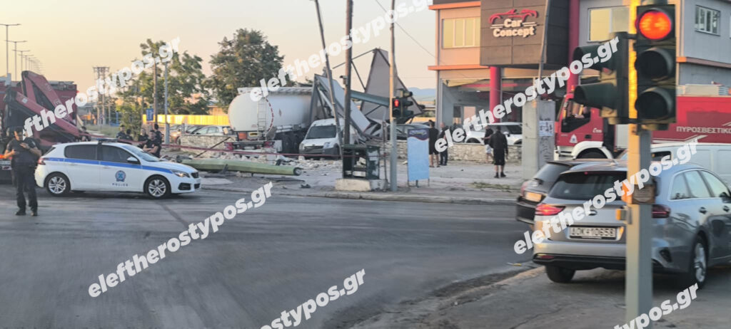 Μενίδι: Βίντεο ντοκουμέντο – Η στιγμή που το βυτιοφόρο να πέφτει στην μάντρα αυτοκινήτων