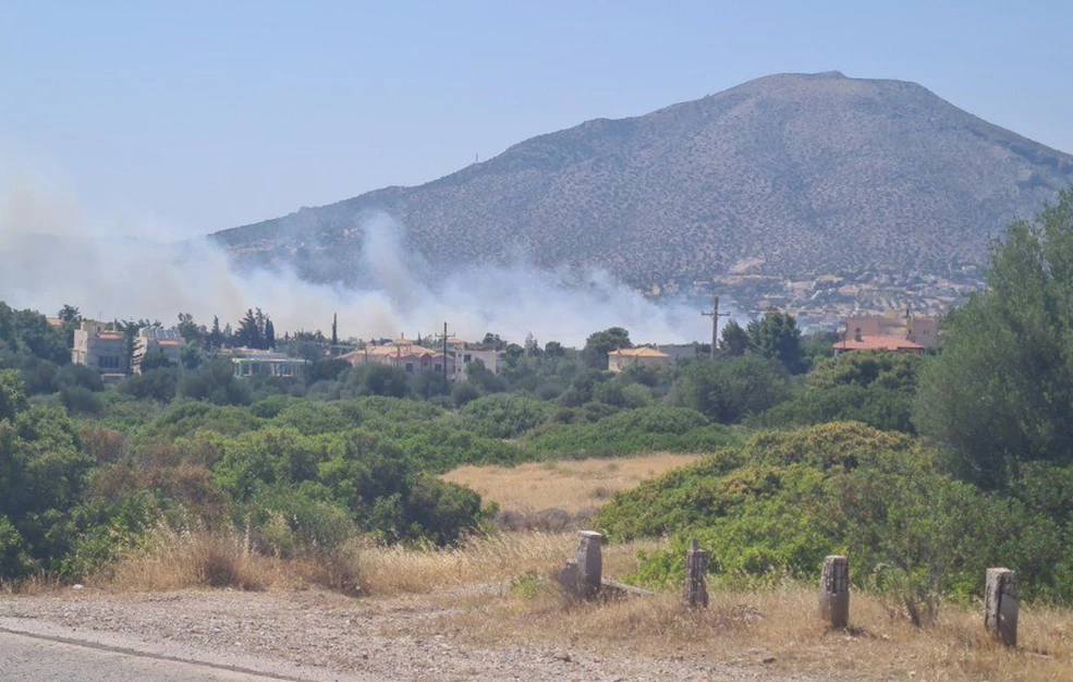 Χωρίς ενεργό μέτωπο η φωτιά στην Ανάβυσσο