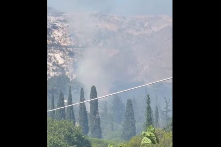 Φωτιά τώρα στην Παλιά Πεντέλη, κοντά στη Μονή [Βίντεο]