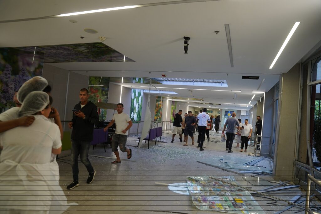 Ισραήλ: Νέα ομοβροντία ιρανικών πυραύλων εναντίον του Ισραήλ – Σοβαρές ζημιές μετά από πυραυλι