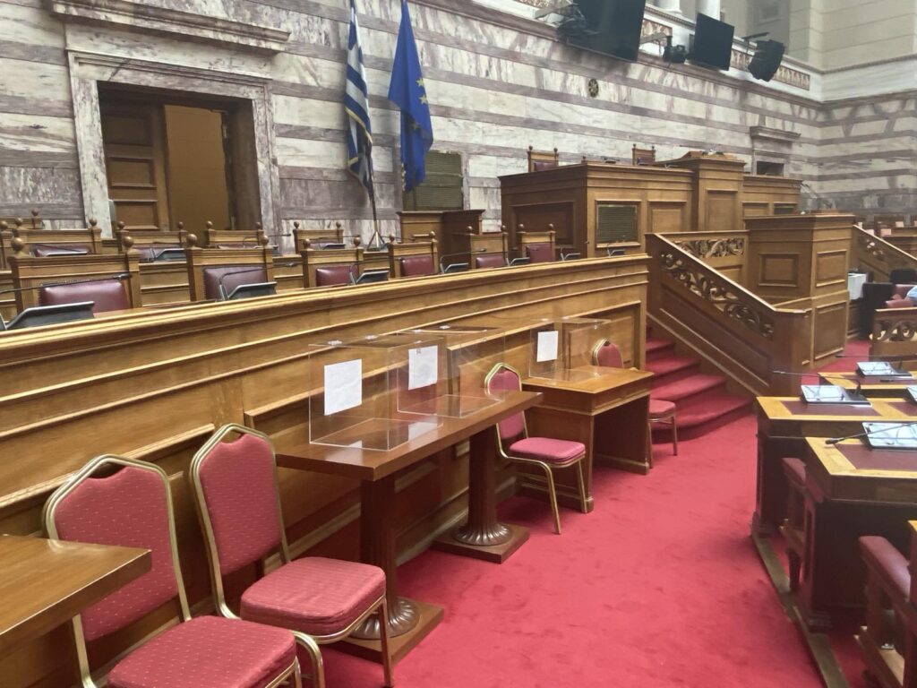 Βουλή: Όλα έτοιμα για την προανακριτική: Τα 4.200 ψηφοδέλτια, οι 14 κάλπες και η μαραθώνια συνεδρίασ