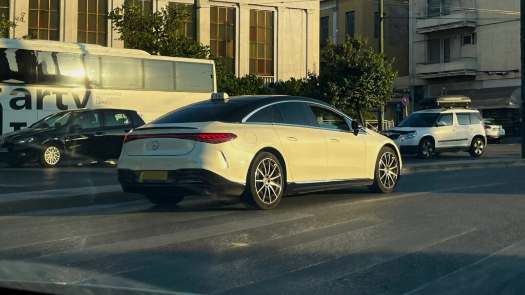 Το ταξί των 170.000 ευρώ κυκλοφορεί στο κέντρο της Αθήνας