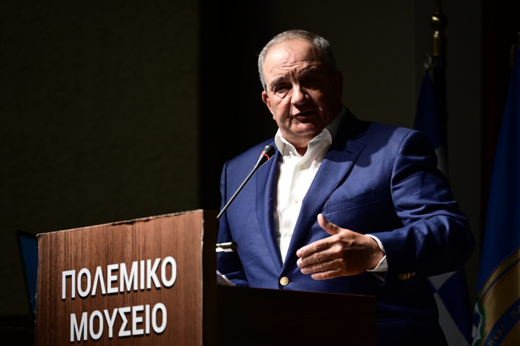 Καραμανλής: Βλέπω ορατό έναν σοβαρό κίνδυνο: Σταδιακά,να περιέλθει η χώρα σε μη αναστρέψιμη κατάστασ
