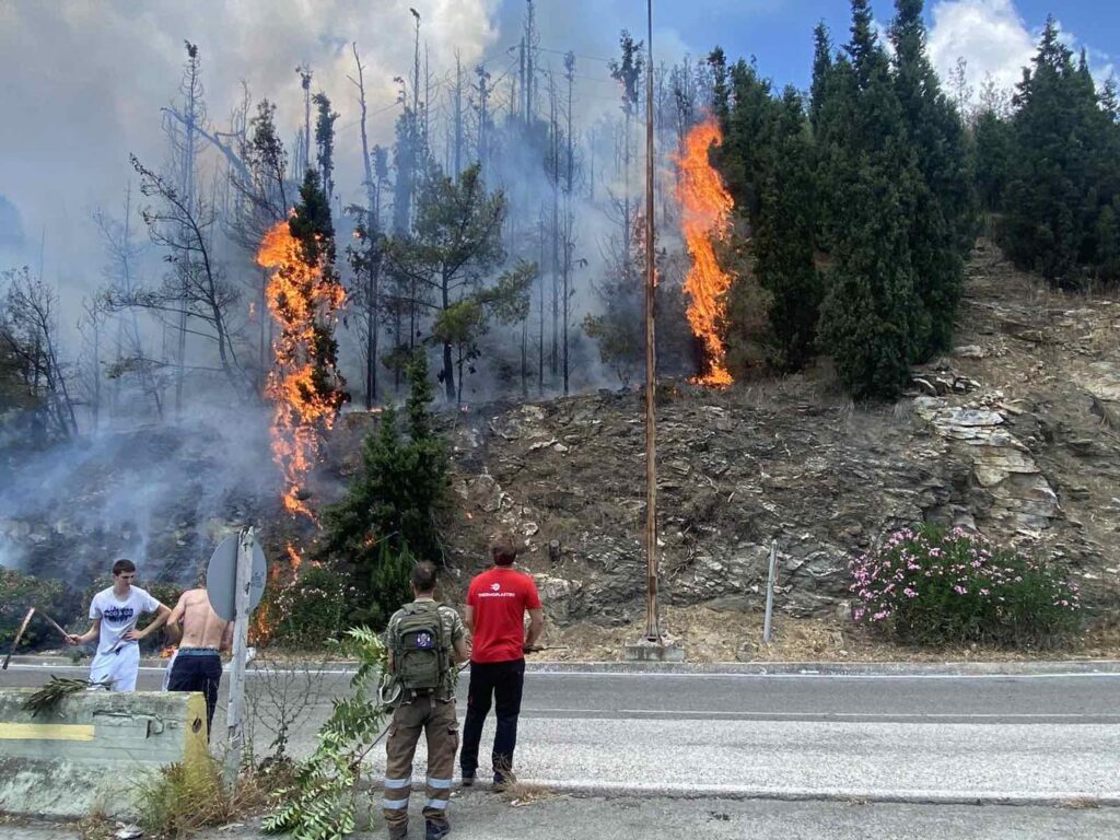 Καβάλα: Βελτιωμένη η εικόνα της φωτιάς