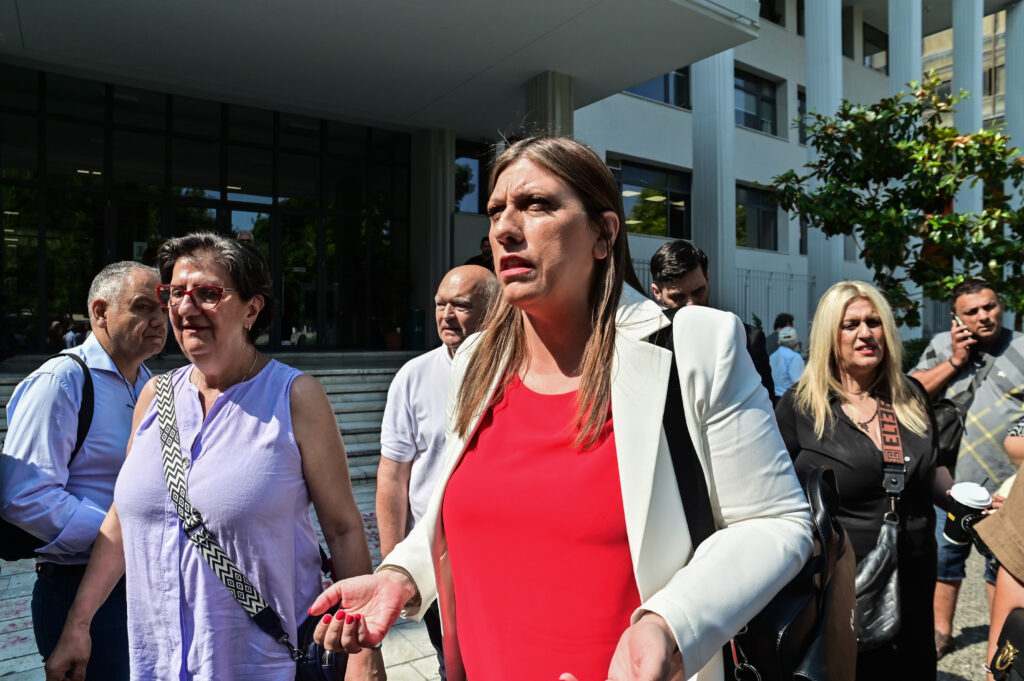 Ένωση Δικαστών και Εισαγγελέων κατά Κωνσταντοπούλου: Εικόνες ντροπής στην αίθουσα του δικαστηρίου