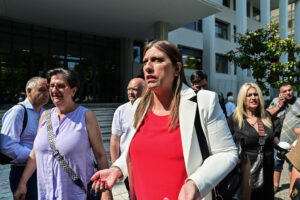 Η Ένωση Δικαστών και Εισαγγελέων κατέγραψε τα βάσανα που πέρασαν στο Εφετείο της Λαμίας από τη Ζωή Κωνσταντοπούλου