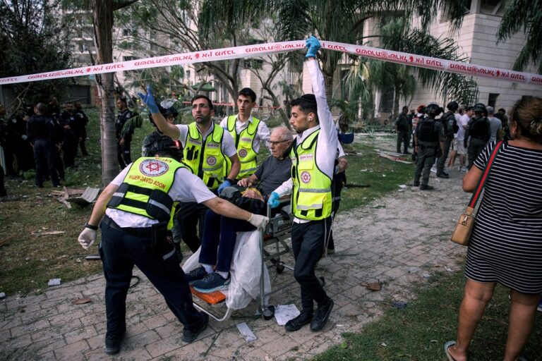 Ιράν-Ισραήλ: Πύραυλοι έπληξαν το Τελ Αβίβ και τη Χάιφα – Για «νέες μεθόδους» επίθεσης μιλά η Τεχεράνη