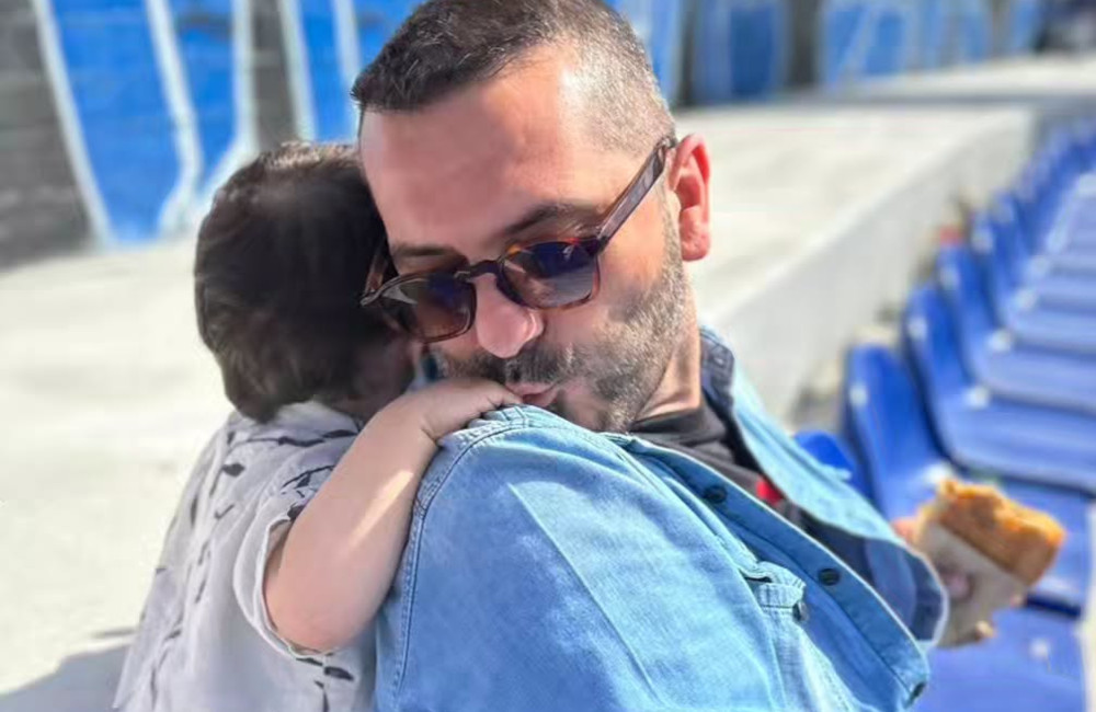 Λεωνίδας Κουτσόπουλος: Ο κήπος του εντυπωσιακού του σπιτιού είναι όαση