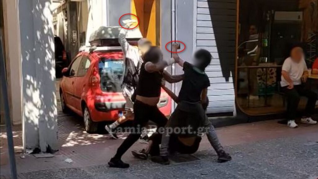 Λαμία: Άνδρες συνεπλάκησαν με γροθιές και μάρμαρα στο κέντρο [Βίντεο]