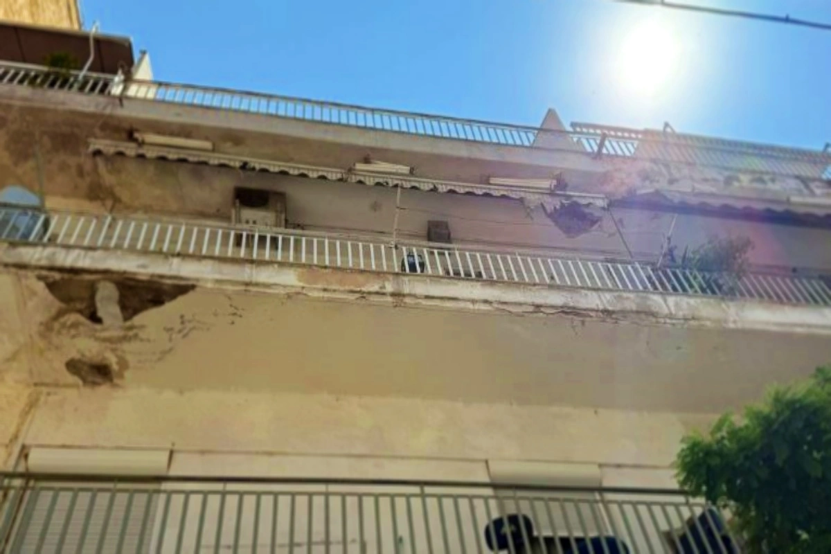 Θεσσαλονίκη: Άφαντοι είναι οι γονείς που παράτησαν το μωρό τους στο μπαλκόνι – Υποψίες ότι έφυγαν από τη χώρα