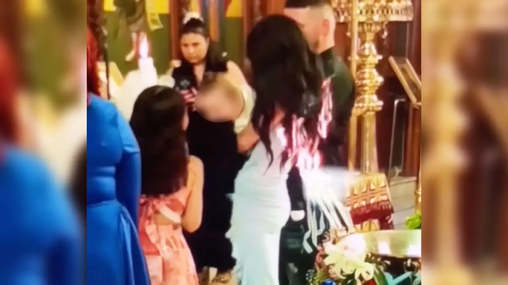 Νονά έγινε viral μετά το βίντεο που έπιασαν φωτιά τα μαλλιά της