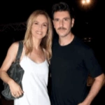 Παπαδημητρίου – Γεροντιδάκης: Φωτογραφήθηκαν μαζί για πρώτη φορά σε επίσημη πρεμιέρα θεατρικής παράστασης [βίντεο]