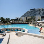 Σοκ στην Αγία Νάπα: Τουρίστας έπεσε από μπαλκόνι ξενοδοχείου ύψους 10 μέτρων