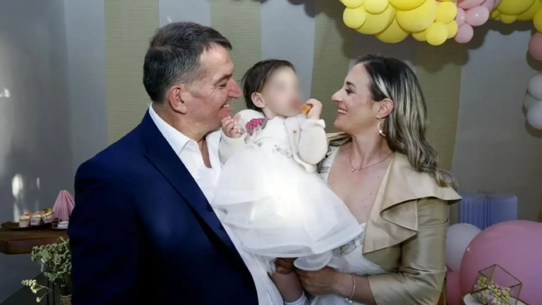 Πύρρος Δήμας: Ηχηρή απουσία από την βάφτιση της κόρης του με πολλά ερωτηματικά