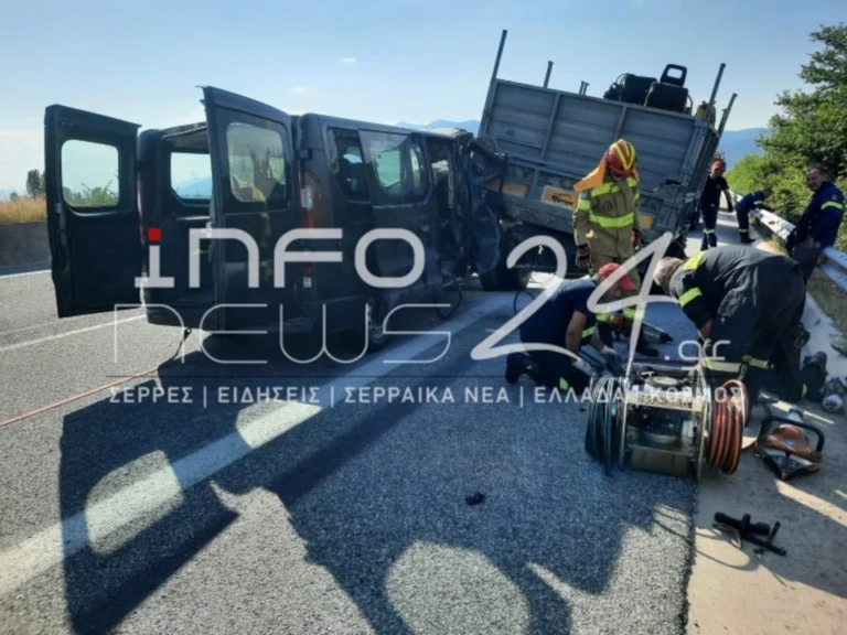 Σοβαρό τροχαίο στις Σέρρες: Τουριστικό βαν με Σέρβους τουρίστες συγκρούστηκε με φορτηγό – Επτά τραυματίες