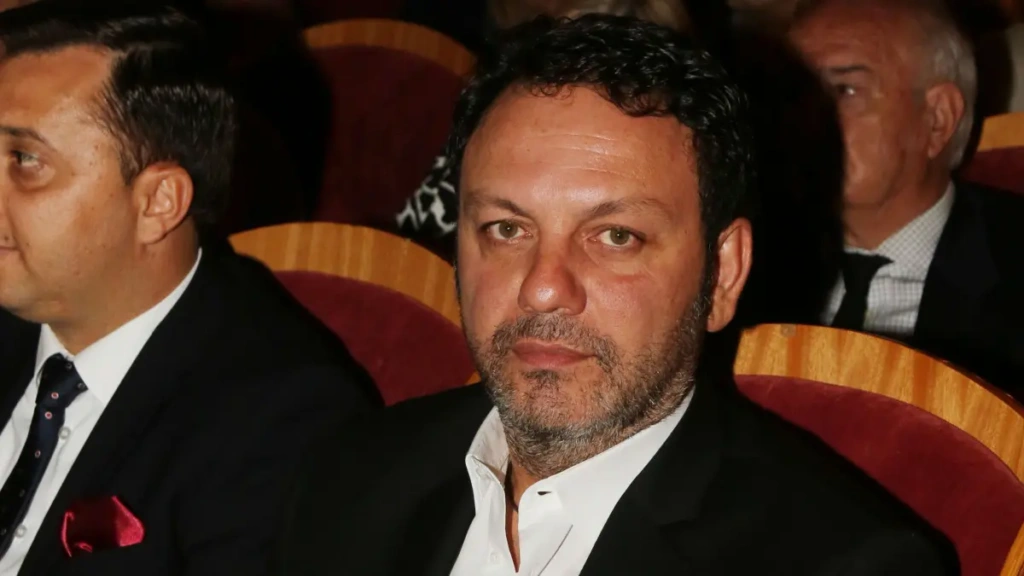 Στάθης Αγγελόπουλος: Του έχουν αφαιρεθεί όλα τα γονικά δικαιώματα – Τι λέει μέσα από το τμήμα στο Youweekly.gr