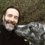 Θανάσης Ευθυμιάδης: Βούτηξε σε λάσπη και έστειλε το δικό του μήνυμα για το πραγματικό νόημα των Πανελληνίων