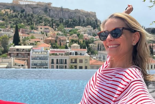 Τατιάνα Μπλάτνικ: H βόλτα με το σκάφος και το σμαραγδένιο μαγιό της που «τράβηξε» τα βλέμματα [βίντεο]