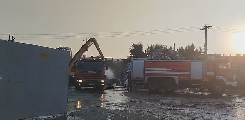 Θεσσαλονίκη: Φωτιά σε εταιρεία ανακύκλωσης μετάλλων στα Διαβατά [βίντεο]
