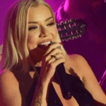 Εγκλωβισμένη στο Ισραήλ η τραγουδίστρια Γωγώ Λιδάκη – «Οδυνηρό αυτό που συμβαίνει εδώ, είμαστε 4000 Έλληνες εγκλωβισμένοι» [βίντεο]