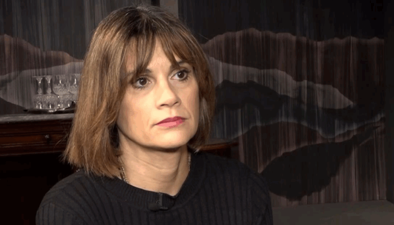 Άννα Μαρία Παπαχαραλάμπους: «Υπάρχουν στιγμές στην ιστορία που οφείλουμε να είμαστε με τη σωστή πλευρά» [βίντεο]