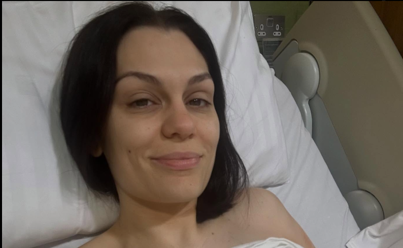 Συγκλονίζει η Jessie J με τις φωτογραφίες από το χειρουργείο – Το δημόσιο μήνυμα της για τον καρκίνο
