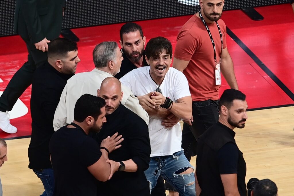 ΚΑΕ Ολυμπιακός: «Αυτό είναι το βίντεο με τα όσα έκανε στο ΣΕΦ ο Δημήτρης Γιαννακόπουλος»