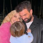 Η Τούνη κάνει ζωάρα στη Μύκονο και ο Αλεξάνδρου με τον γιο τους, Πάρη για κάμπινγκ