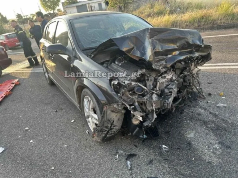 Tροχαίο στη Θήβα: Νεκρό ζευγάρι μετά απο μετωπική σύγκρουση με άλλο Ι.Χ