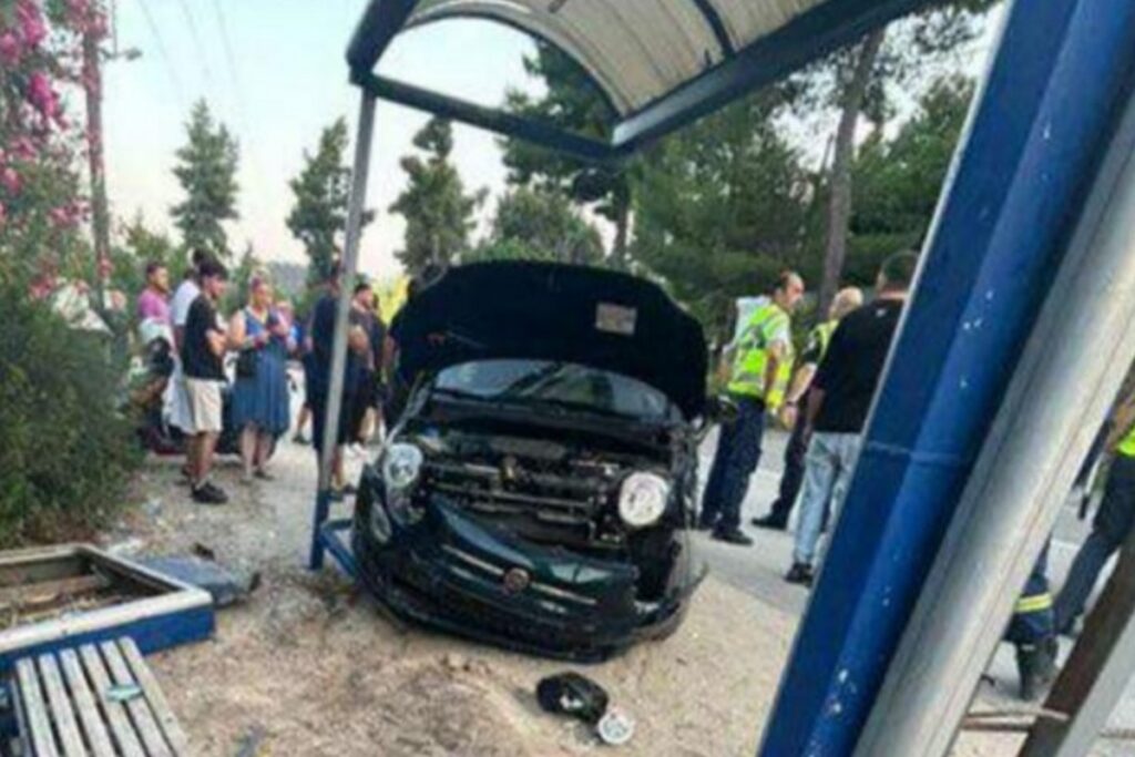 Χαλκιδική: Κακουργηματική δίωξη στον 19χρονο που έπεσε πάνω σε στάση – Οδηγούσε χωρίς δίπλωμα και ήτ