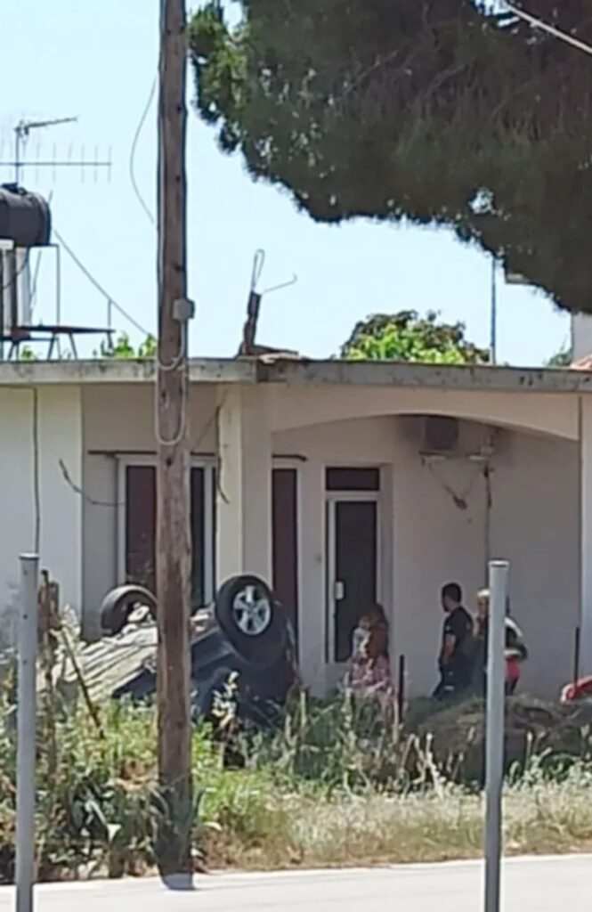 Τροχαίο στην Αχαΐα: Ι.Χ εξετράπη της πορείας του και κατέληξε σε αυλή σπιτιού [εικονες]
