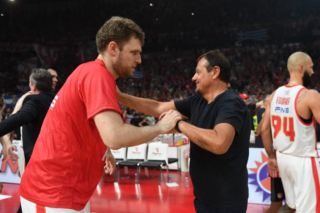 Ολυμπιακός-Παναθηναϊκός: MVP των τελικών ο Βεζένκοφ [βίντεο]