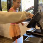 Ντόναλντ Τραμπ: Σερβιτόρα η εγγονή του; – Σάλος στα social media με το βίντεο