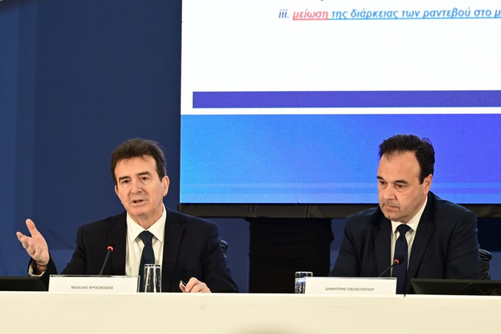 Ξεκίνησε η παρουσίαση της διαδικασίας έκδοσης Προσωπικού Αριθμού από Χρυσοχοΐδη και Παπαστεργίου