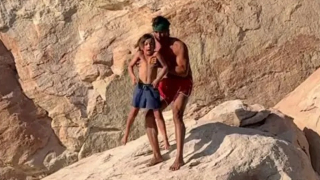 Σάλος με influencer: Πέταξε τον 7χρονο γιο του από γκρεμό «για πλάκα»: Ήθελε να… ξεπεράσει το φόβο του – Έντονες αντιδράσεις